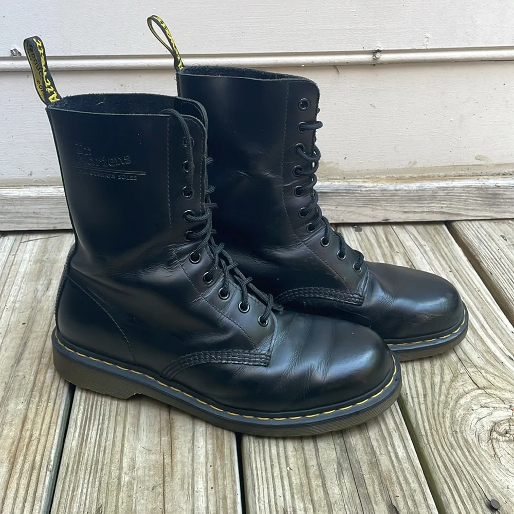 Dr. Martens 1460 Black Leather 8-Eye Lace-Up Boots Men’s US 10 / Women’s US 11